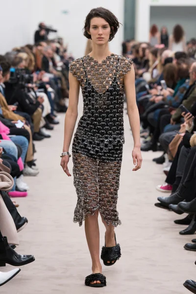 Look 10